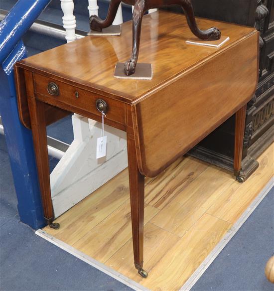 A George III mahogany pembroke table W.82cm